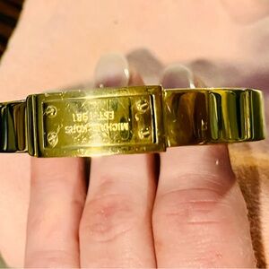 Michael Kors Shiny Gold Bangle